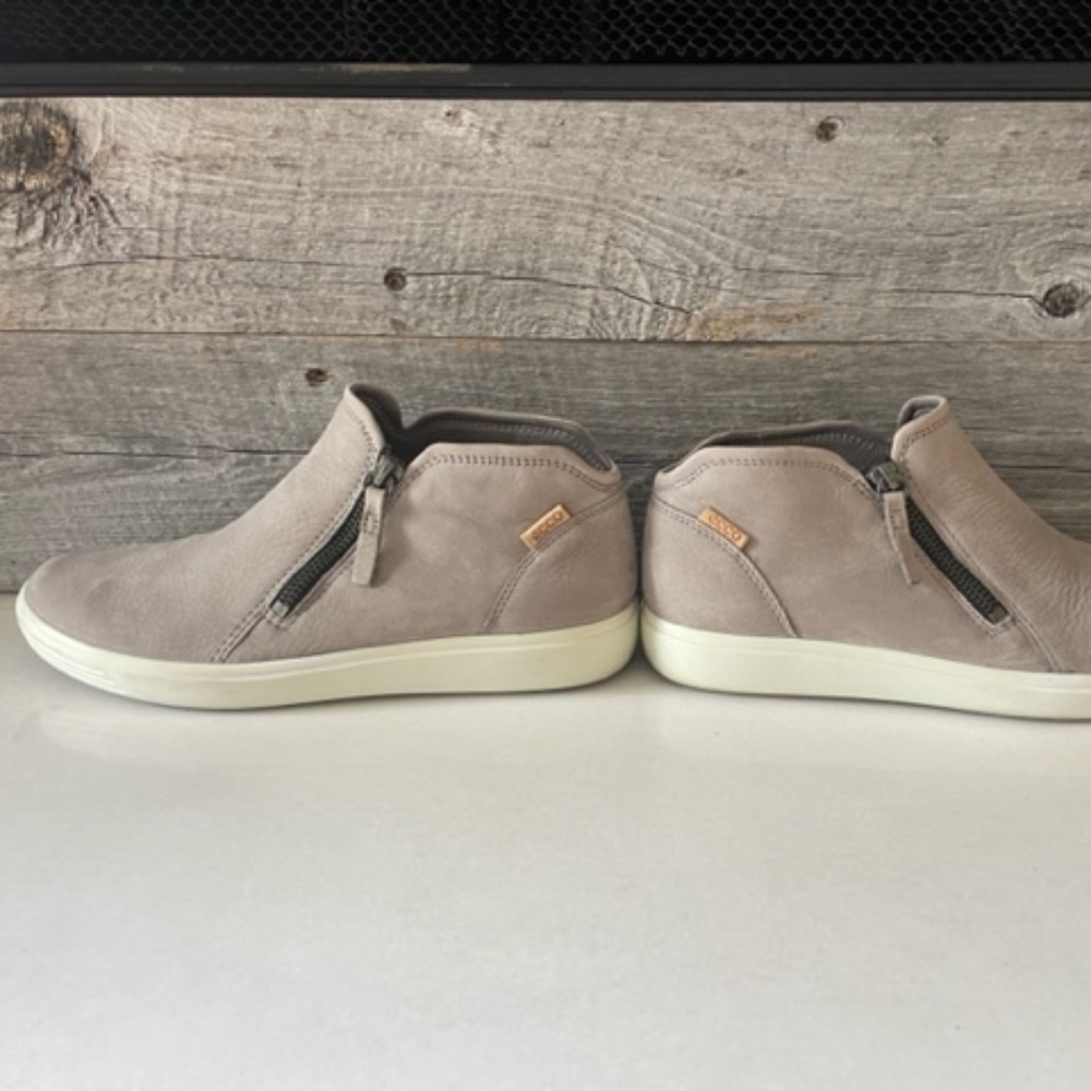 ECCO Women's Soft 7 Side Zip Bootie Sneaker Size 39